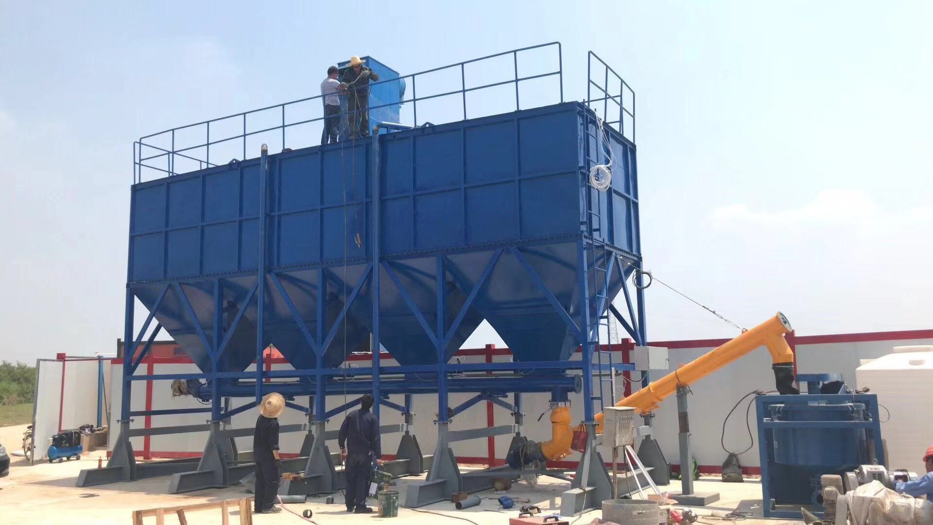 輝宏臥式水泥倉(cāng).jpg 輝宏臥式水泥倉(cāng).jpg